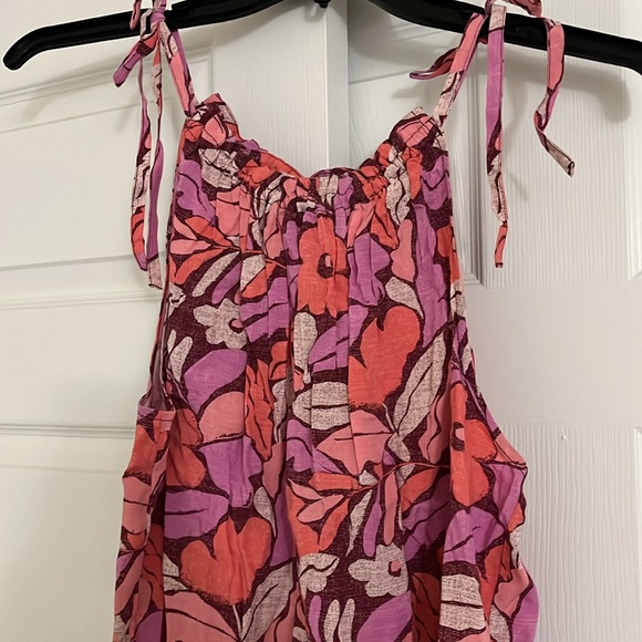 Gap Halter Top - Picture 2 of 2